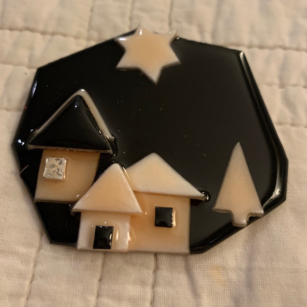 Lucinda house pin